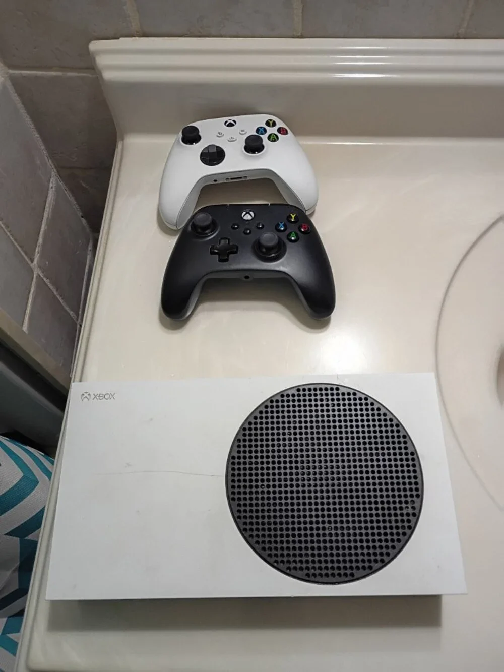Xbox Series S. 139 Games. Two Controllers. All Cords